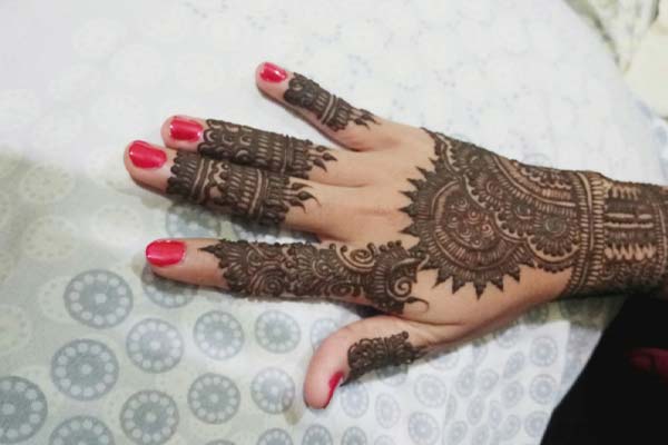 Simple Bridal design upto elbow